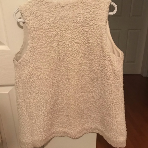 ❄️ soft white vest from Twik - Picture 2 of 3